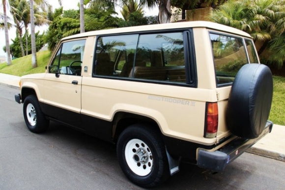 1985_Isuzu_Trooper_II_For_Sale_Rear_2_0_resize.jpg